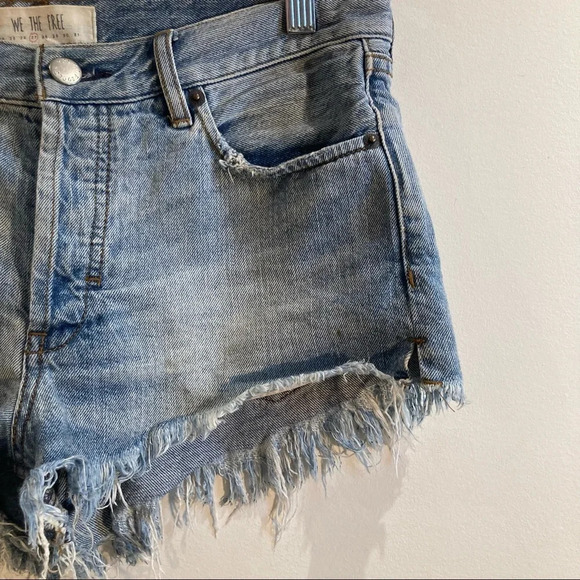 WE THE FREE Sz 27 Raw Hem Button Fly Denim Jean Shorts - Picture 3 of 9